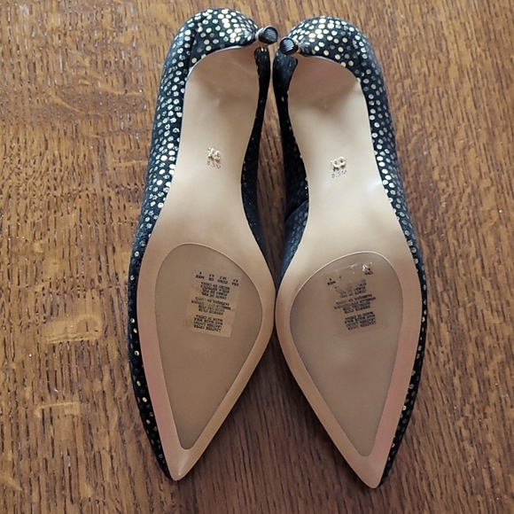 ππ HOST PICK!ππ KENNETH COLE NEW YORK NWT BLACK AND GOLD RILEY 50 PUMPS! - Picture 12 of 13